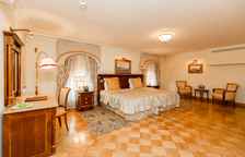 Люкс Семейный Екатерининские палаты с 3 комнатами