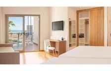 Двухместный номер Bay с балконом и с частичным видом на море