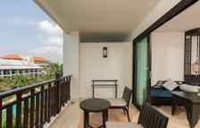 Двухместный номер Deluxe с балконом и с видом на бассейн