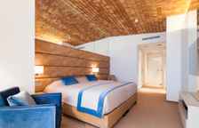 Люкс с камином Дуплекс с 2 комнатами с балконом и с красивым видом из окна