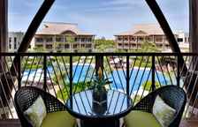 Двухместный номер Deluxe с видом на бассейн