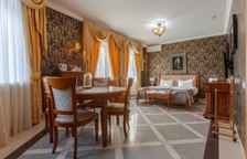 Четырёхместный коттедж с красивым видом из окна