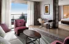 Двухместный люкс с гостиной Signature с видом на море