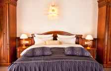 Четырёхместная вилла с балконом и с красивым видом из окна