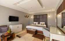 Четырёхместный люкс Posh Club Jacuzzi с балконом