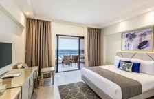 Двухместный номер Premium с балконом и с видом на море