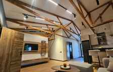 Коттедж с 2 комнатами с балконом и с красивым видом из окна