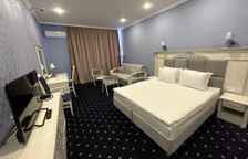 Джуниор Сюит