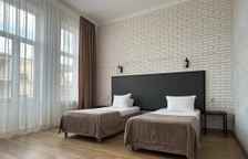 Двухместный номер улучшенный c 1 комнатой с балконом и с красивым видом из окна