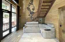 Вилла Виктория с балконом