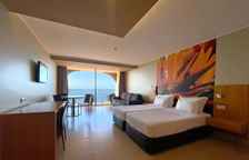 Студия с балконом и с видом на море