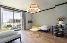 Номер в главном здании Family с частичным видом на море