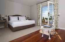 Люкс с видом на бассейн