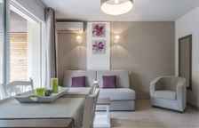 Кровать в общем номере с 2 комнатами