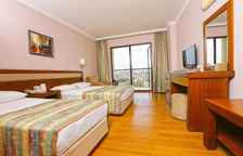 Трёхместный номер Standard с видом на сад