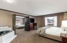 Четырёхместный люкс c 1 комнатой