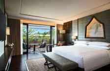 Номер с балконом и с видом на бассейн