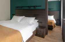 Номер (1 Корпус) Стандарт Семейный с балконом и с видом на парк