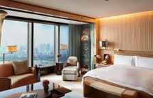 Двухместный номер Club Lounge Access (for 2 people only) The Bund River View