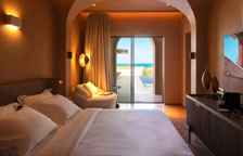 Шестиместная вилла с видом на море