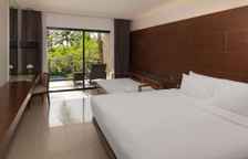 Двухместный номер Superior с балконом и с видом на бассейн