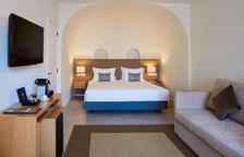 Двухместный номер семейный Deluxe с видом на бассейн