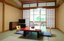 Japanese-style room Main Building с видом на реку