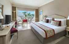 Двухместный номер Superior с частичным видом на море