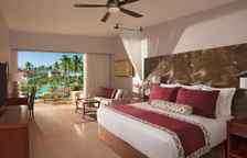 Двухместный полулюкс Preferred Club Pool с террасой