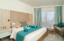 Двухместный номер Standard с частичным видом на море