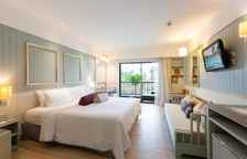 Двухместный номер Deluxe с видом на бассейн