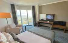 Трёхместный номер Family с видом на море и город