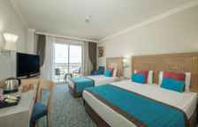 Номер с частичным видом на море