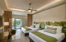 Четырёхместный Полулюкс Premium с видом на бассейн