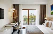 Двухместный полулюкс с частичным видом на море