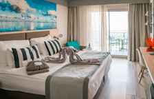 Двухместный номер Standard с балконом и с частичным видом на море