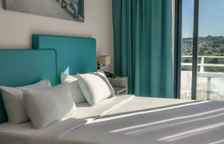 Четырёхместный номер с балконом и с видом на загородную местность