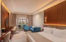 Двухместный полулюкс с видом на бассейн