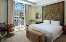 Двухместный номер клубный Royal с видом на бассейн