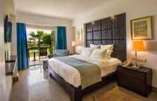 Двухместный номер Deluxe с видом на бассейн