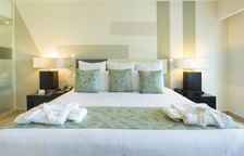 Номер с частичным видом на океан