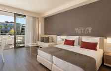 Двухместный номер Deluxe с видом на бассейн