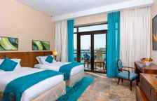 Двухместный номер Luxury с балконом и с видом на пальмы