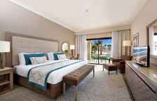 Двухместный номер Superior с частичным видом на море