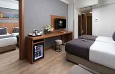 Четырёхместный номер Standard Adjoining