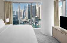 Двухместный номер Club Level Grand с балконом и с видом на пристань