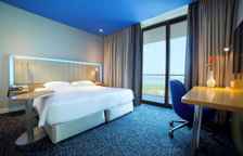 Двухместный люкс с балконом и с видом на поле для гольфа и на море