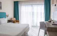 Двухместный номер с балконом и с частичным видом на море