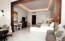 Двухместный номер Deluxe с частичным видом на море