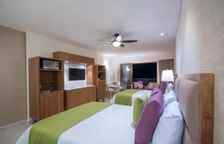 Четырёхместный люкс Almar Deluxe с частичным видом на море